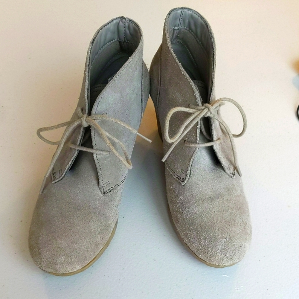 Women's White mountain Icon tan wedge ankle boots size 8.5
